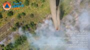 Visual pemadaman kebakaran hutan dan lahan di Kecamatan Gambut, Kabupaten Banjar, Kalimantan Selatan. Jumat (21/8) (foto: BNPB)
